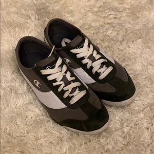 Champion size 6 barley worn shoes